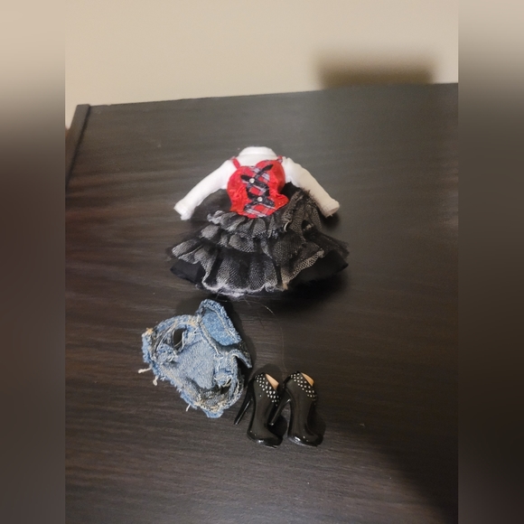 Bratz Cloe Party 10th Anniversary doll - Picture 2 of 8